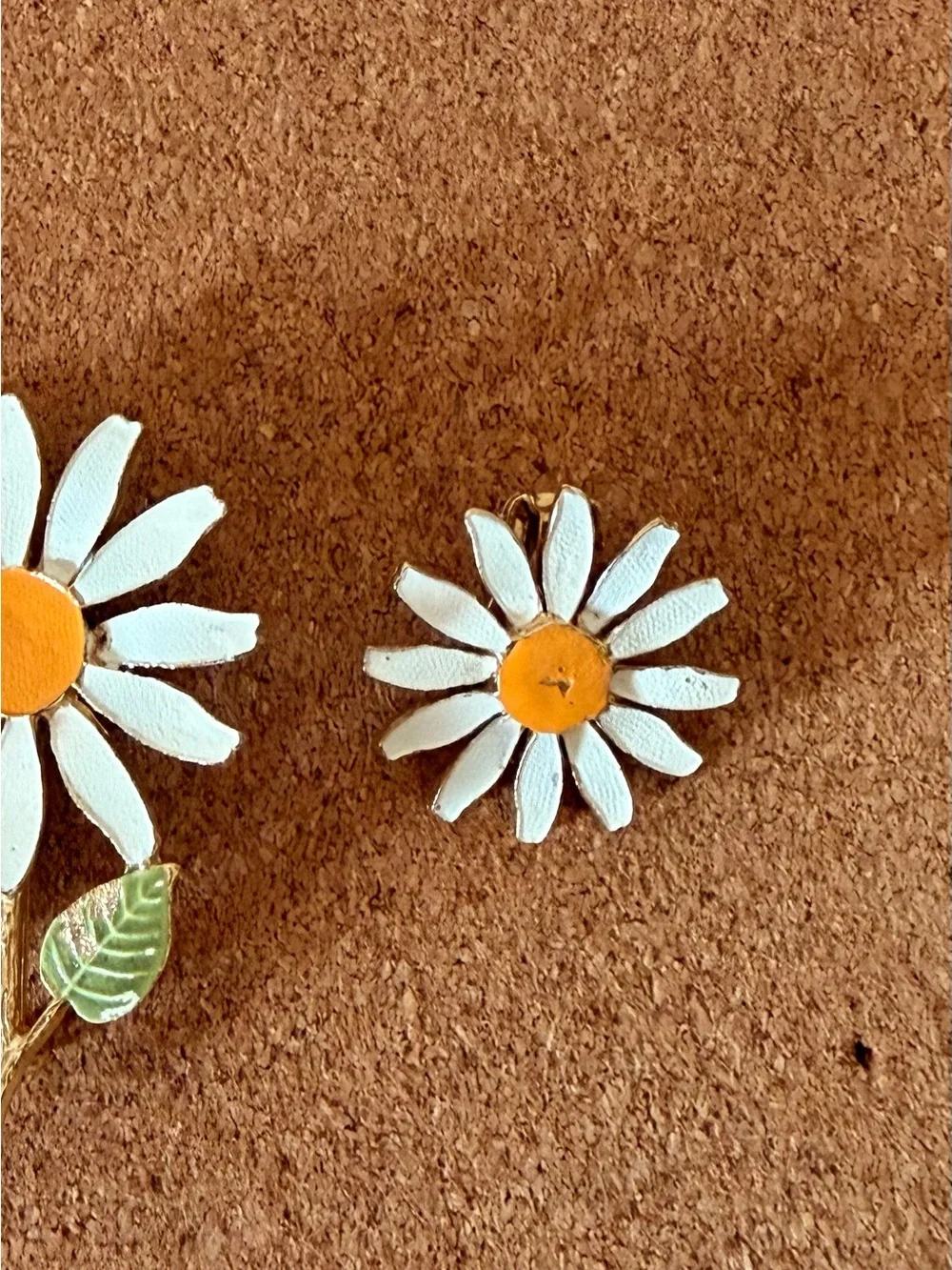 Vintage 1960s Enamel White Daisy Brooch Pin and Clip On Earrings Jewelry Set